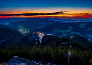 Abendstimmung über dem Hotel Dollenberg am Gleitschirm Flugplatz in Bad Peterstal-Griesbach