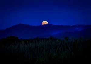 Aufgehender Supermond über dem Renchtal