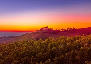 Abendrot über Schloss Staufenburg in Durbach