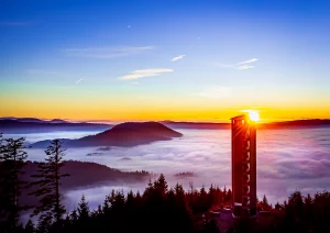 Inversionswetterlage im Sonnenuntergang beim Buckopfturm in Oppenau