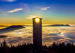 Inversionswetterlage im Sonnenuntergang beim Buckopfturm in Oppenau
