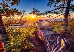 Sonnenuntergang über dem Alten Schloss zu Hohenbaden von unterhalb der Ritterplatte aus