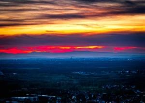 Abendrot über der Rheinebene mit Straßburger Münster