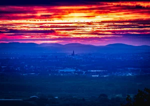 Blaue Stunde über der Rheinebene mit Straßburger Münster