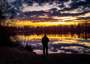 Morgenstimmung am Urloffer Baggersee mit Blick in Richtung Hornisgrinde