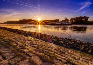 Sonnenuntergang über dem Rhein bei Eggenstein